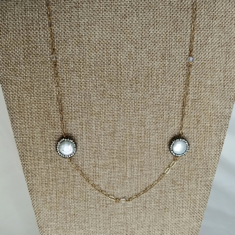Cadena larga con medias perlas